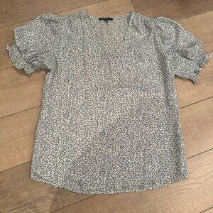 ADRIANNA PAPELL WOMENS BLUE AND WHITE BLOUSE SMALL